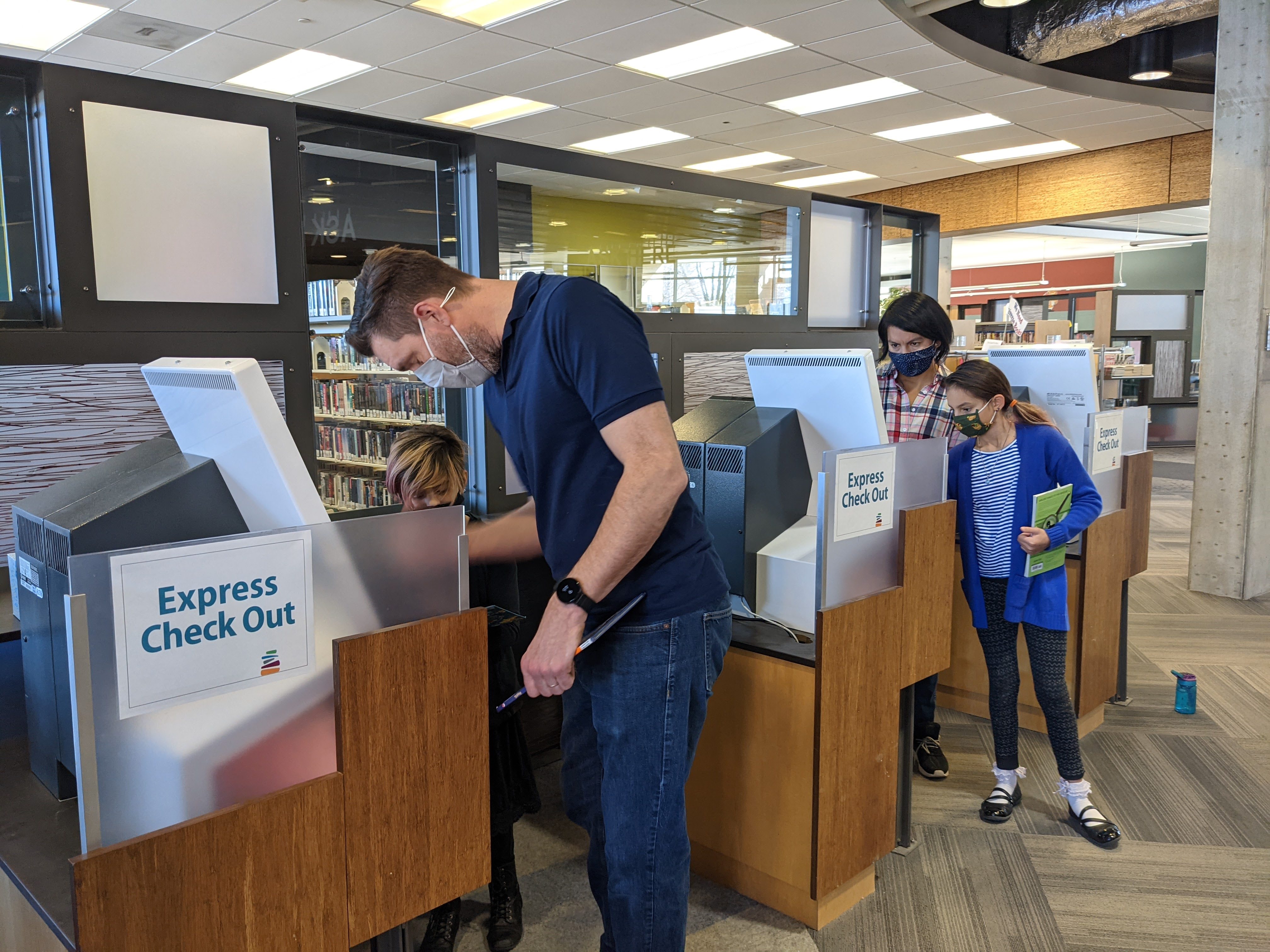 A family uses the self-check machines