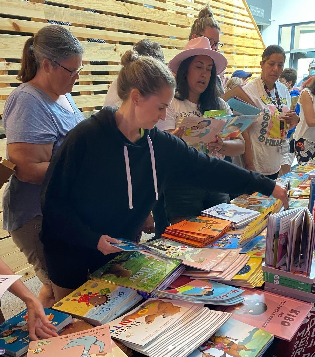 early childhood educators browse books 