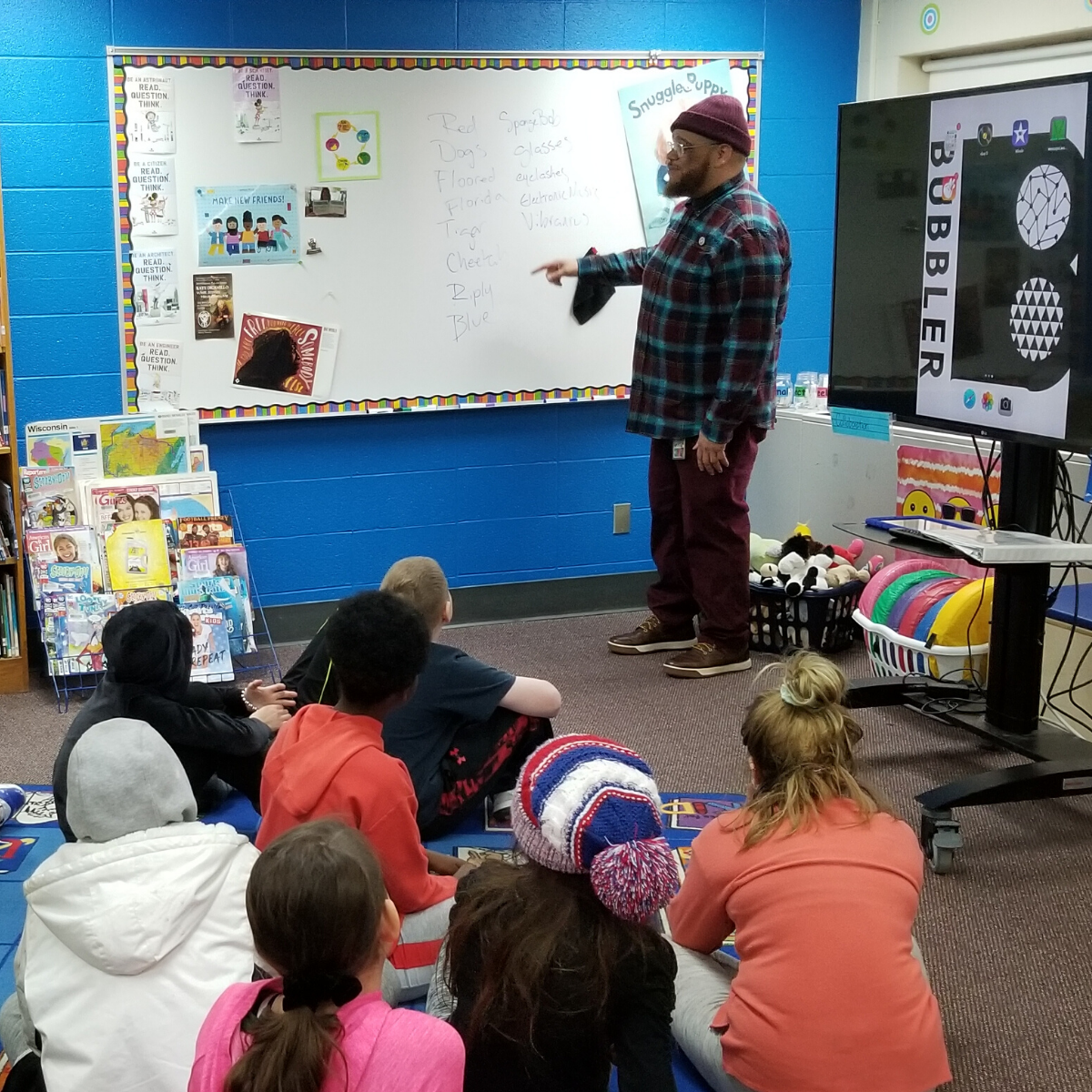 Rob Franklin instructs 4th graders